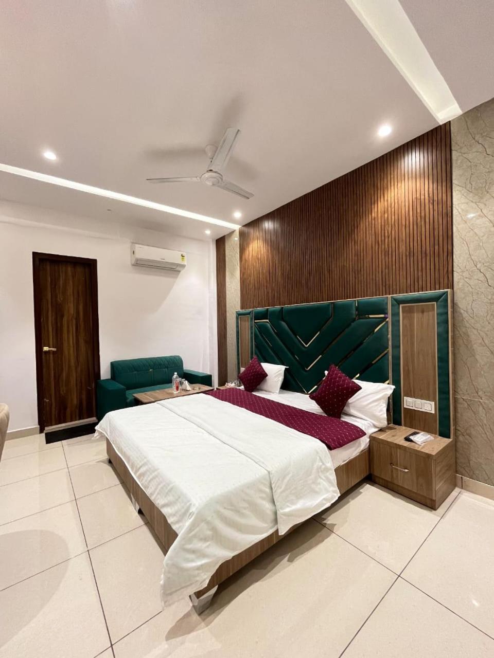 Hotel Platinum Inn Лудхіяна Екстер'єр фото
