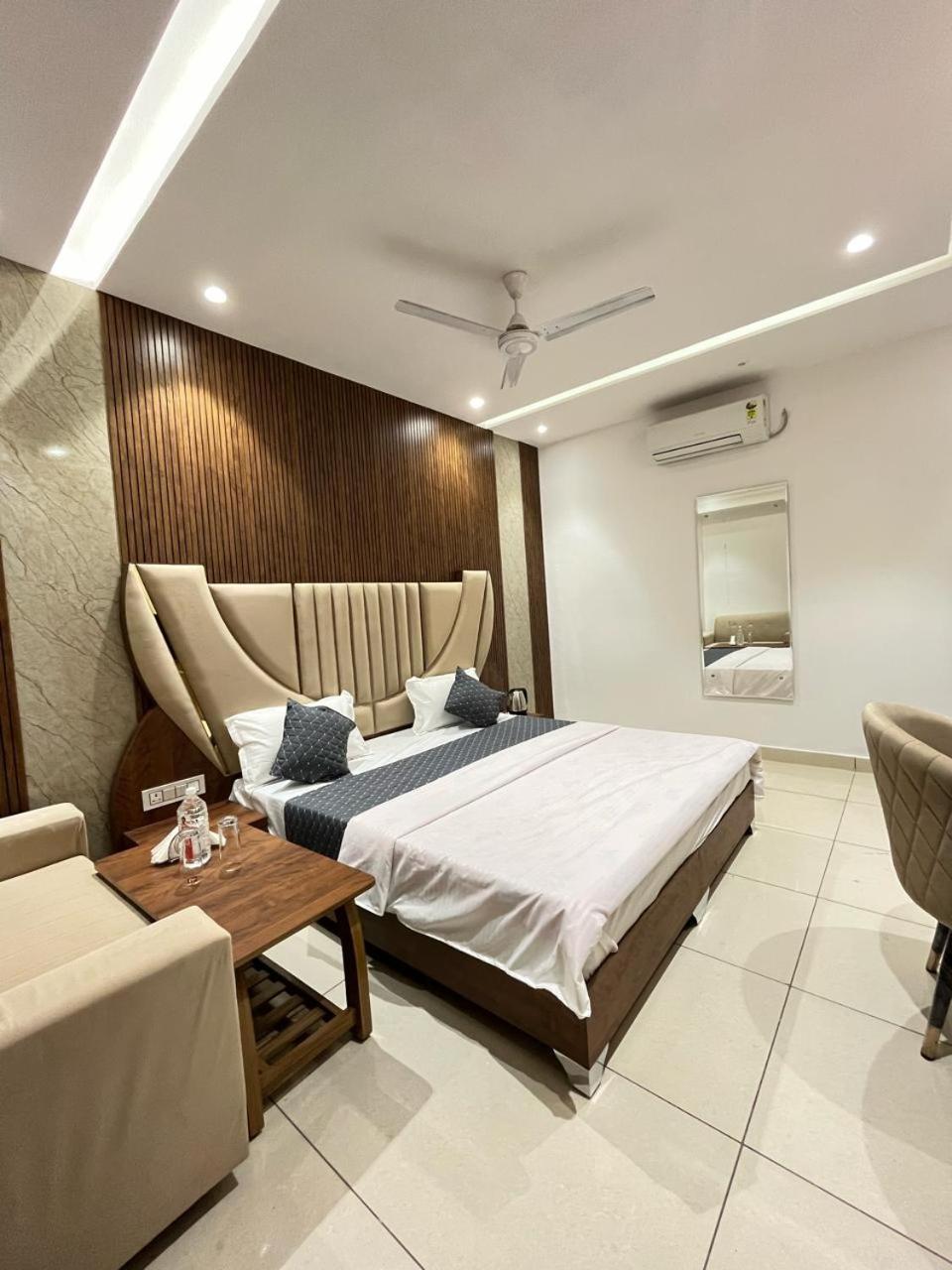 Hotel Platinum Inn Лудхіяна Екстер'єр фото