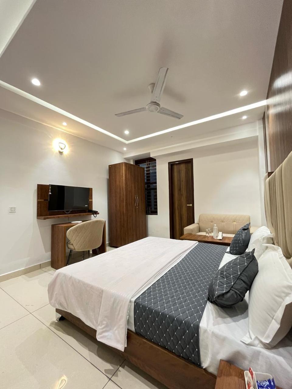 Hotel Platinum Inn Лудхіяна Екстер'єр фото
