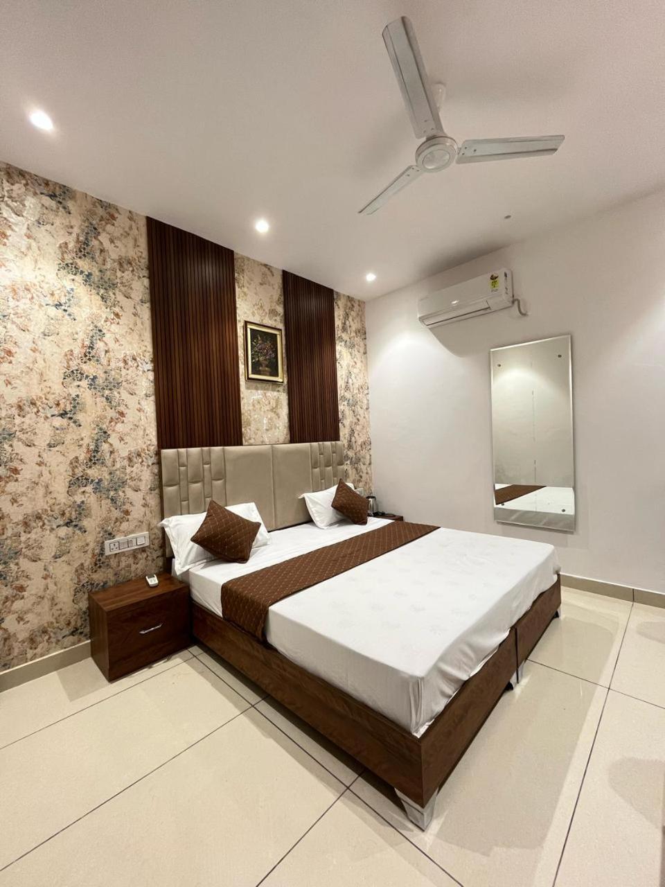 Hotel Platinum Inn Лудхіяна Екстер'єр фото