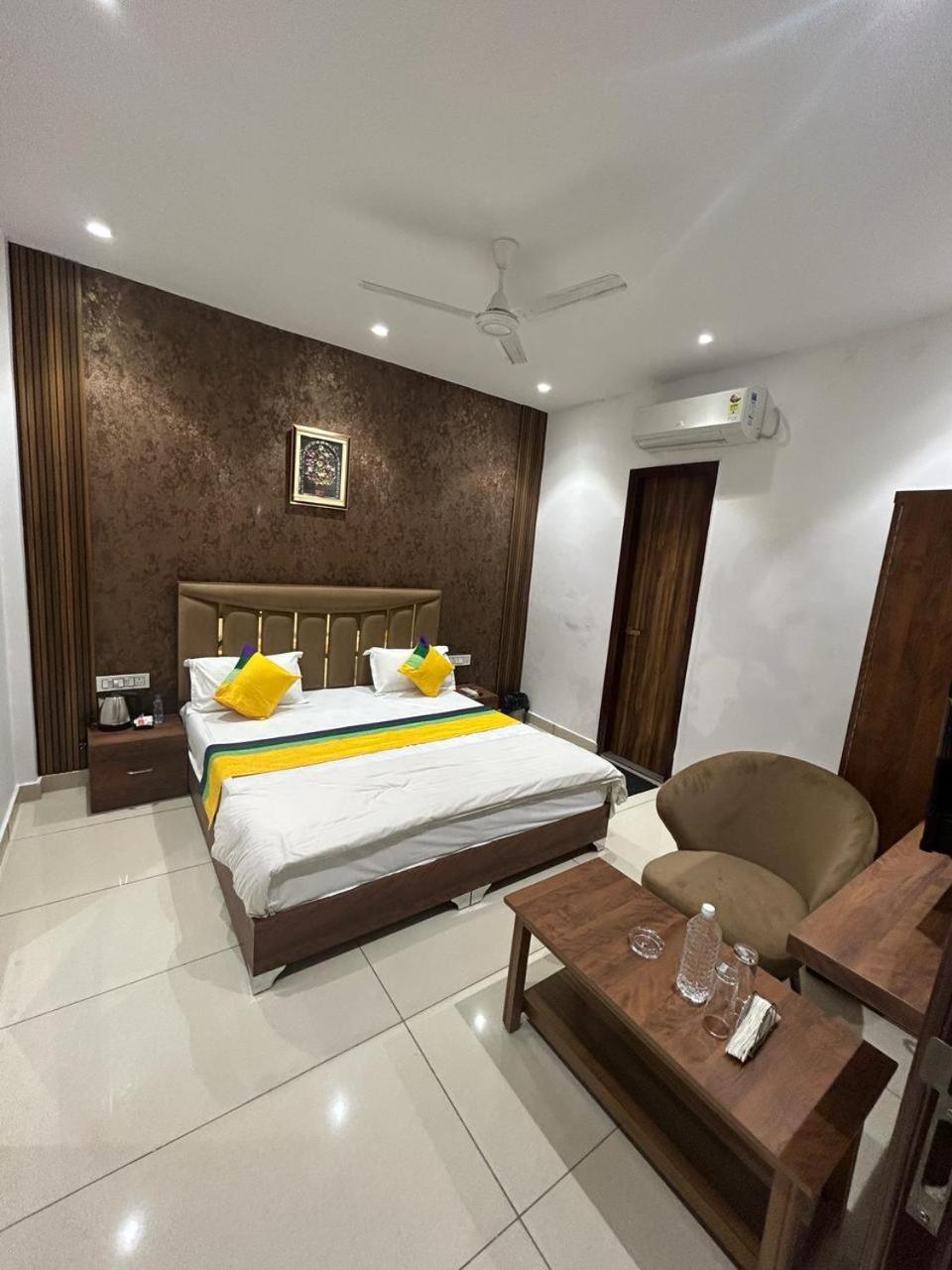 Hotel Platinum Inn Лудхіяна Екстер'єр фото